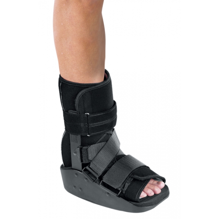 https://syzmed.com/wp-content/uploads/2019/05/79-95343_maxtrax_walker_ankle_small_black_hires.jpg